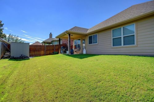 8713 Vista Royale Dr, Fort Worth TX  76108-7946 exterior