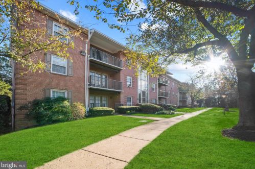 3336 Spring Ln, Falls Church, VA 22041-2657