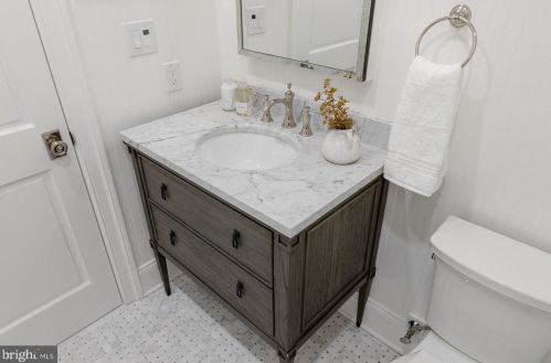 577 Jobel Dr, Tavistock NJ  08033-1034 exterior