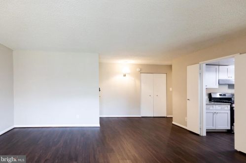 11804 Breton Ct, Herndon, VA 20191-3204