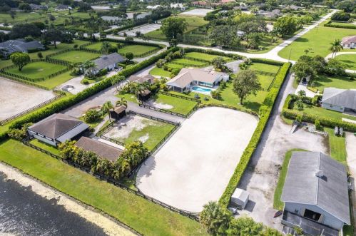 2904 Appaloosa Trl, West Palm Beach FL  33414-7639 exterior