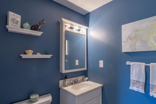 33 Profile Cir, Nashua NH  03063-1749 exterior