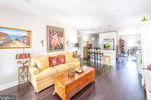 5007 Ames St, Washington, DC 20019-5310