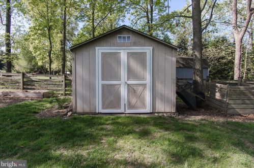 26 Colonel Miles Ct, Harpers Ferry WV  25425-3109 exterior