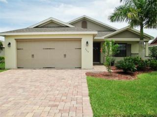 7115 35th St, Sarasota, FL 34243-3347