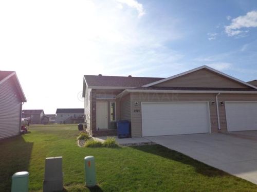4543 15th St, Moorhead, MN 56560-7126