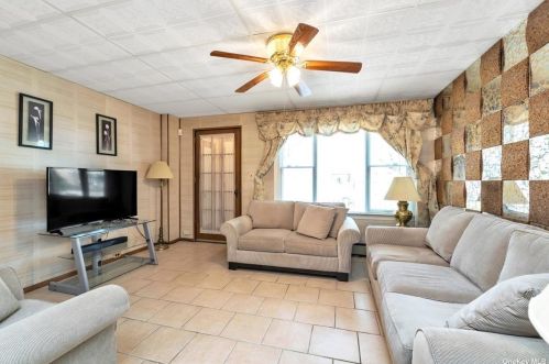 132-05 81st St, Jamaica, NY 11417-2912