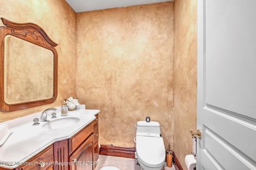 24 Dora Ln, Holmdel Village NJ  07733-1671 exterior