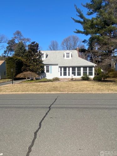 34 South Dr, East Brunswick, NJ 08816-1133