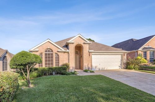 5766 Walnut Creek Dr, Fort Worth, TX 76137-3879