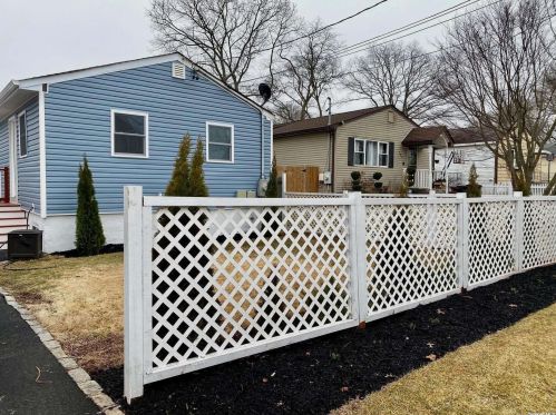 168 Washington Ave, Wheatley Heights NY  11798-2020 exterior