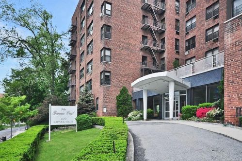 629 Kappock St, Bronx NY  10463-7705 exterior