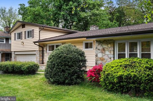 8318 Fairview Rd, Melrose Park PA  19027-2121 exterior