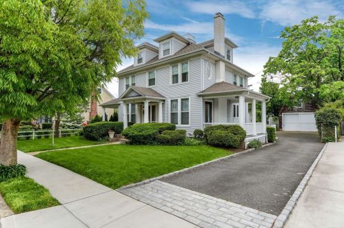 44 Adams St, Muttontown, NY 11771-2902