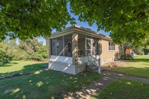 696 Meadow Ln, Covington, KY 41015-2006