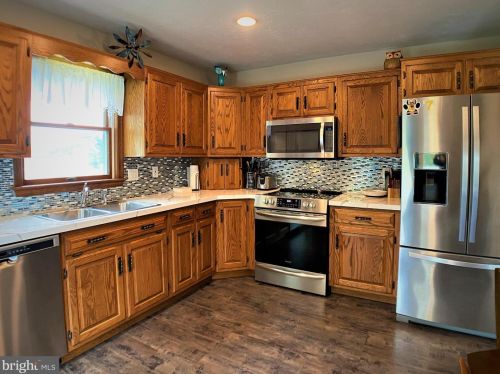 381 Lake St, Ephrata PA  17522-2456 exterior