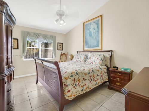 425 198 Ter, Hollywood FL exterior