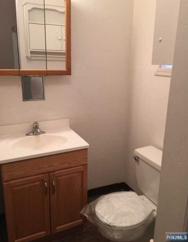 95 Godwin Ave, Ridgewood NJ  07450-3725 exterior