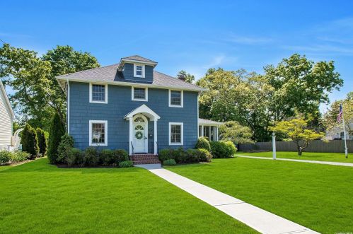 109 Namkee Rd, Blue Point, NY 11715-1803