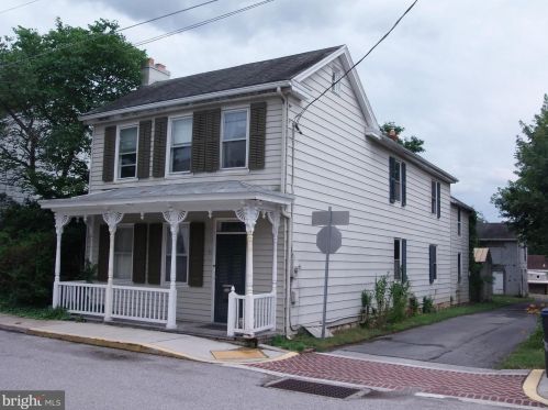 24 Chestnut St, North Newton, PA 17241-1304