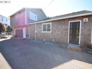 306 4th St, Garibaldi, OR 97118-1702