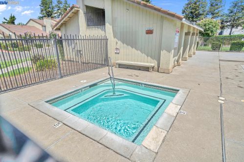 2108 Mount Vernon Dr, Modesto CA  95350-6209 exterior