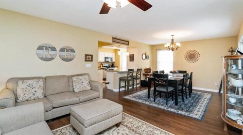 8041 Cross Creek Cir, Breinigsville PA  18031-1327 exterior