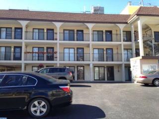 504 17th Ave, Wildwood Crest, NJ 08260-5539