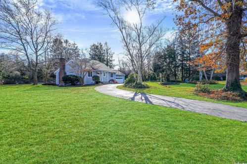 435 Old Saddle Ln, Nassau Point, NY 11935-1019