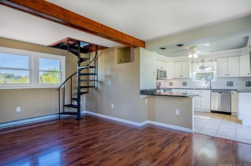 309 Vauxhall St, United States Coast Guard Ac CT  06320-3837 exterior