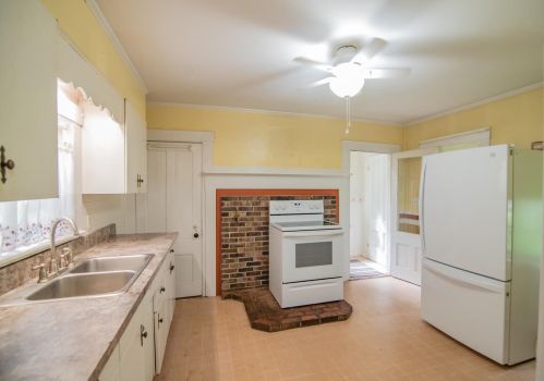186 Main St, Kingston, NH 03848-3219