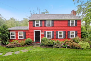 401 Quaker Rd, Chappaqua, NY 10514-2006