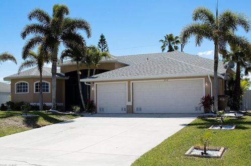 406 16th Ter, Cape Coral, FL 33909-5506