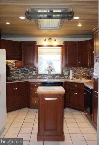 1188 Marie Ave, Ephrata PA  17522-1524 exterior