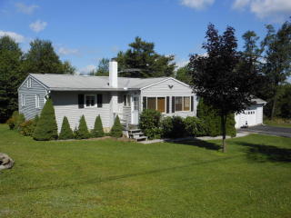 213 Willow Ln, Greentown, PA 18426-4858