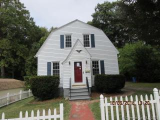 69 Cedar Ave, Waterbury, CT 06705-2702