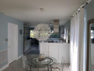 525 110th Ave, Naples FL  34108-1815 exterior