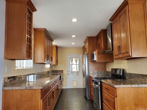 4580 135th St, Hawthorne, CA 90250-5726