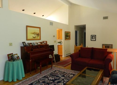 231 Briarwood Dr, Somers Town NY  10589-1810 exterior