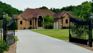 11623 Yarnell Rd, Knoxville, TN 37932-1942