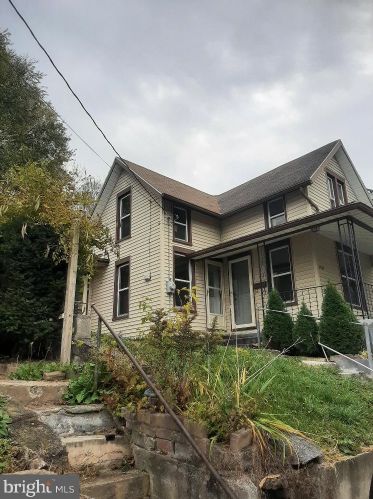 1447 2nd St, West Enola PA  17025-3183 exterior