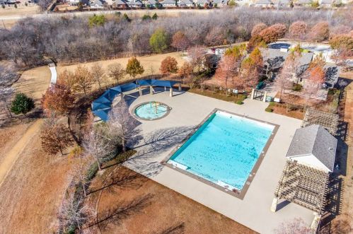 1624 Megan Creek Dr, Oak Point TX  75068-4987 exterior