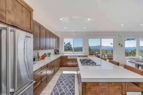 4900 Rockridge Ln, Santa Rosa, CA 95404-1913
