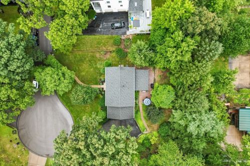 811 Olive St, Pittsburgh, PA 15237-4823