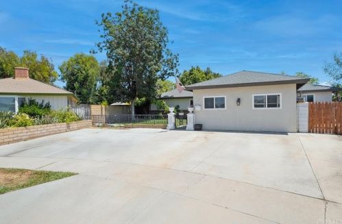 10942 Holly Dr, Garden Grove, CA 92840-3234