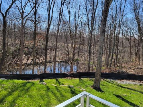 800 Long Cove Rd, Gales Ferry, CT 06335-2010