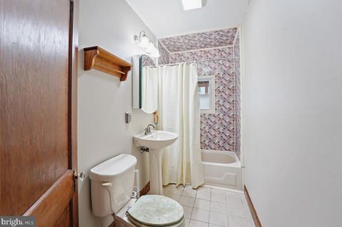 3728 Norwood Ave, Downingtown PA  19335-2048 exterior