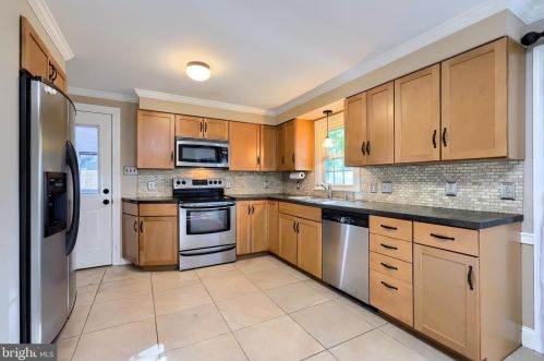 1898 Manor Ridge Dr, Lancaster PA  17603-4447 exterior