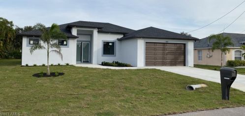 909 4th Pl, Cape Coral, FL 33990-1519
