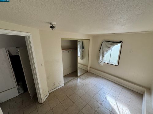 2751 Grande Vis Ave, Oakland CA 94601-1327 exterior